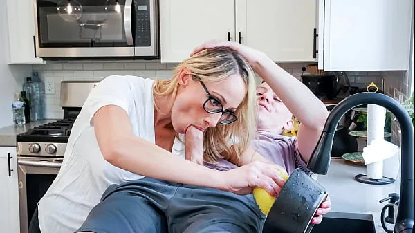 Enjoy HD Amateur Porn: Tenant Frees His Homeowner's Wife Anytime
